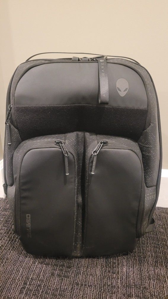 Dell Alienware Horizon Utility Backpack KMFM9 AW523P Fits most laptops up to 17"