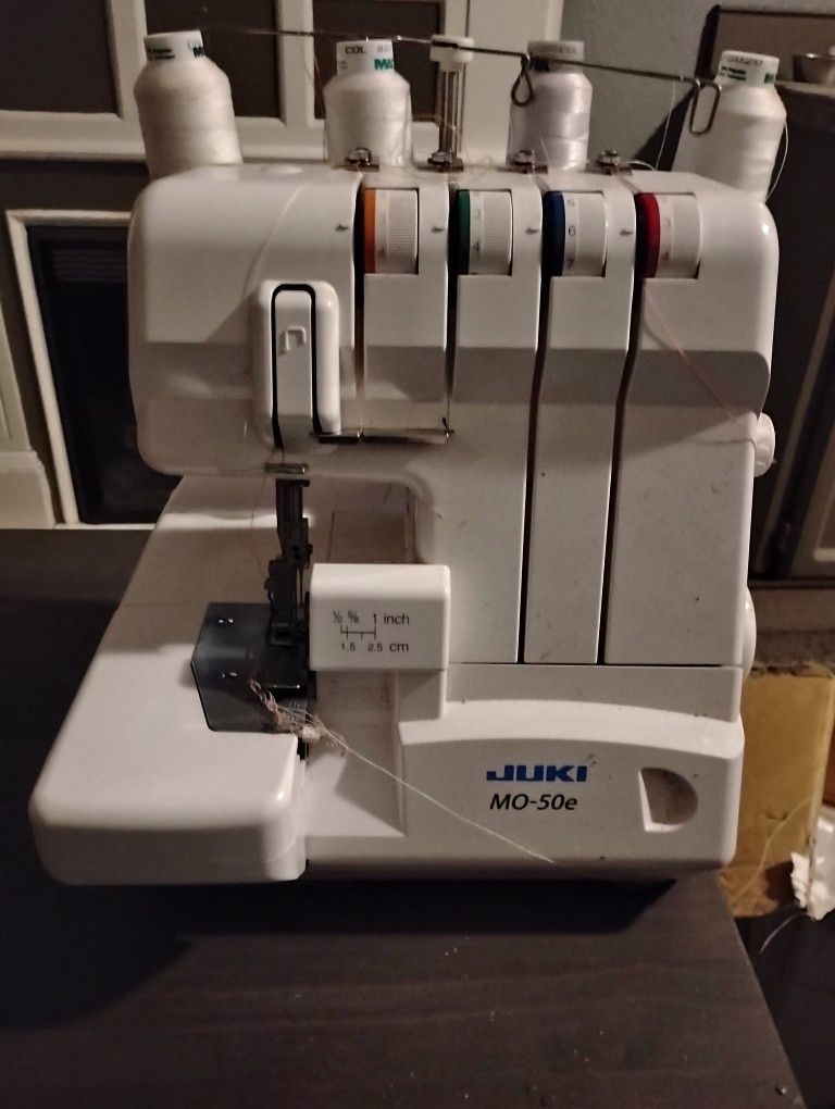Juki MO-50e 4 Thread Seeger Sewing Machine NEW IN Box