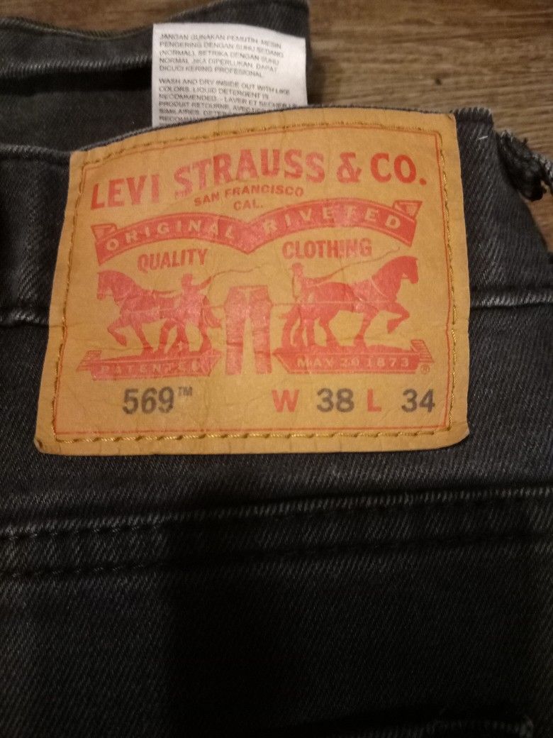 LEVI BLUE JEANS 