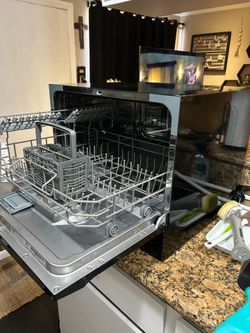Countertop dishwasher