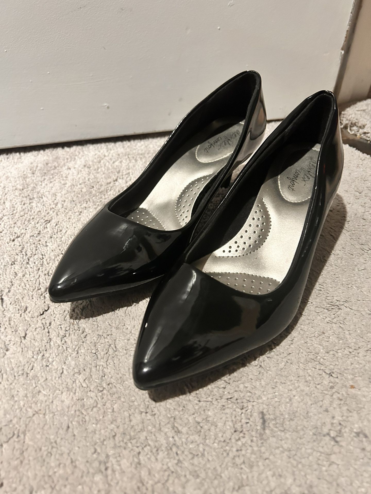 Dexflex Black patent Heel Size 7.5w