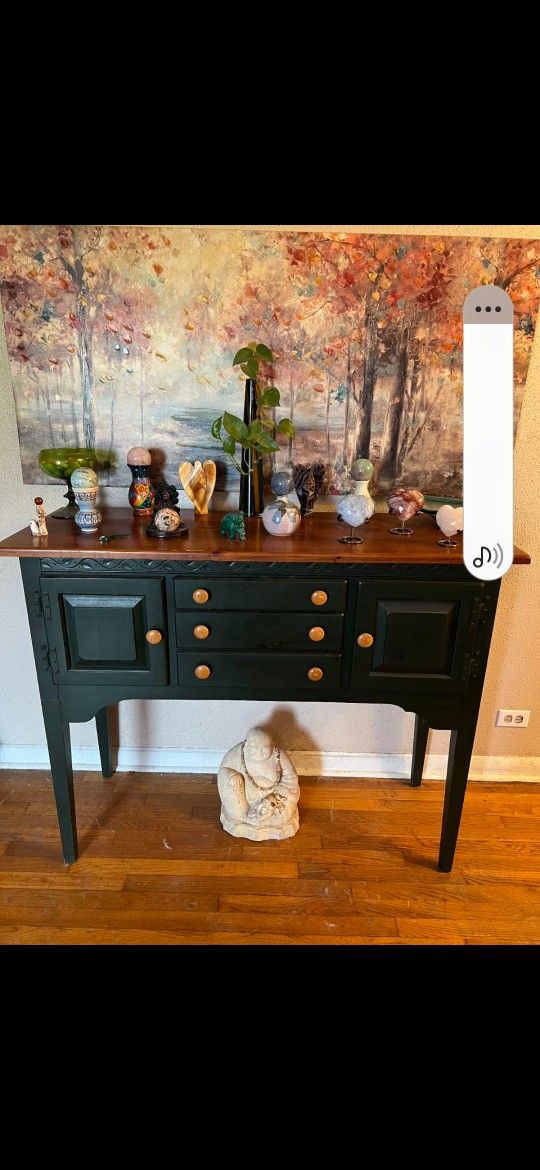 Beautiful Pieces In Excellent Condition.