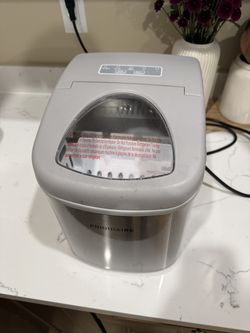 Frigidaire Ice Maker – Portable – Works Great (2023)