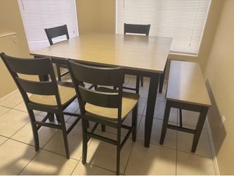 BEAUTIFUL 6 PIECE COUNTER HEIGHT DINING TABLE W/ BENCH