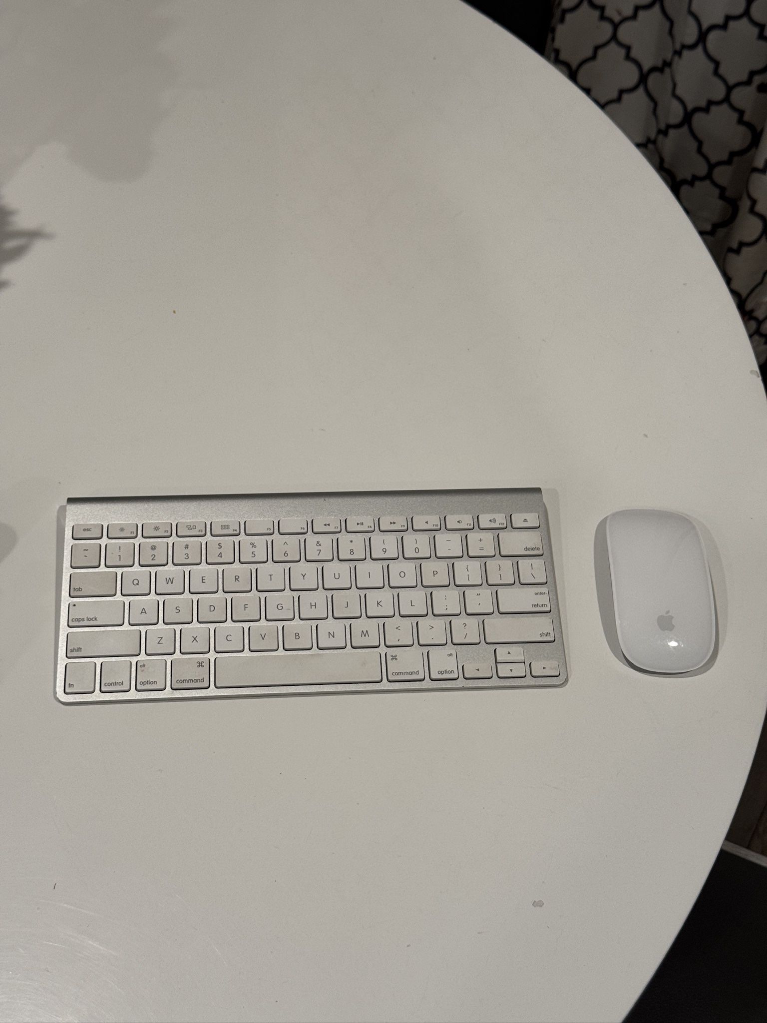 Apple Wireless Keyboard + Mouse combo