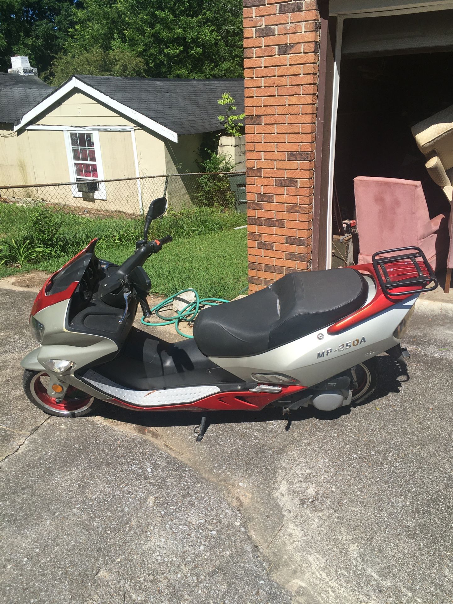 JCL MP250 A Scooter (As-Is)