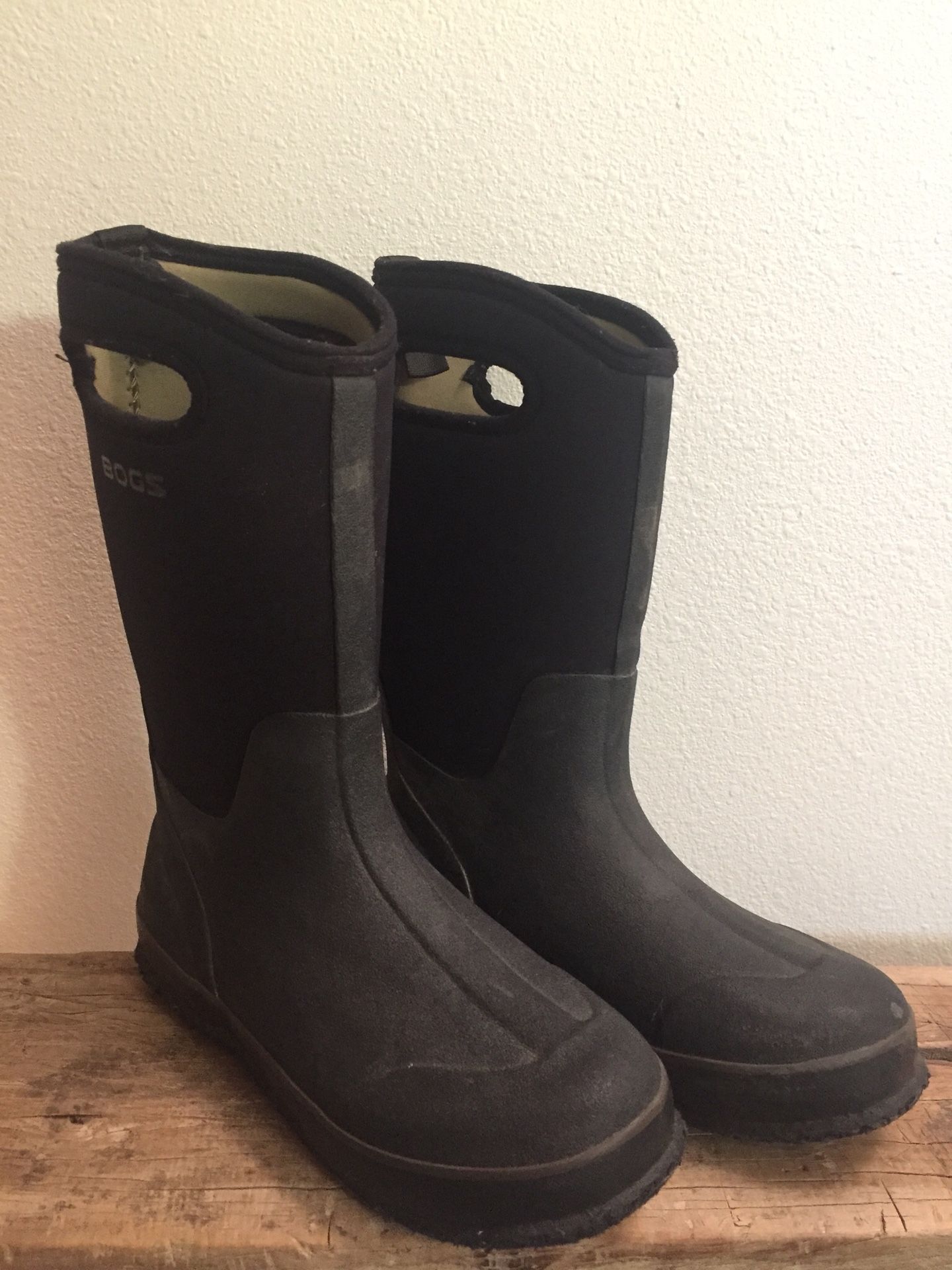 Size 4 Insulated BOGS boots- 30 below