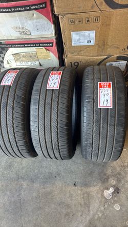 Use TIRE size 235/40R19 MICHLEN used 3 pcs