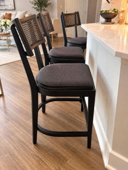 Elegante set de 3 sillas de bar de Crate & Barrel