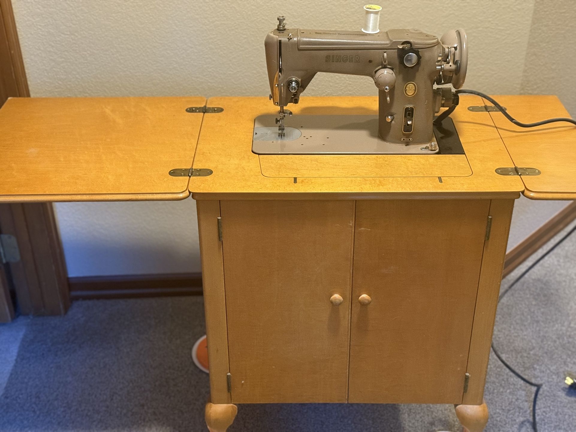 Singer Model 306k Sewing Machine In Beautiful Cabinet With Accessories