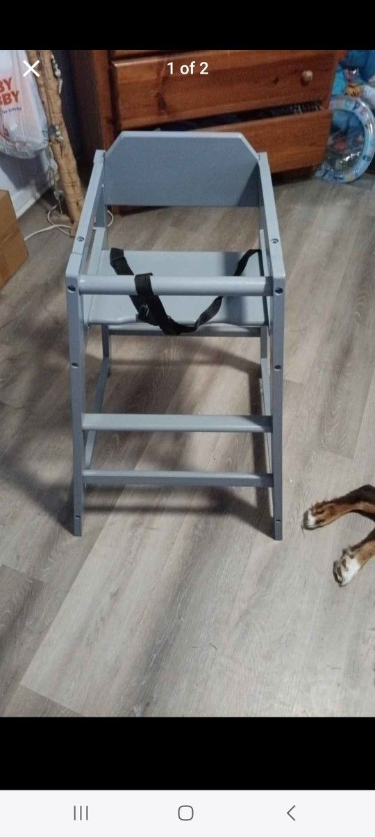 Yuntao Wodden Highchair.
