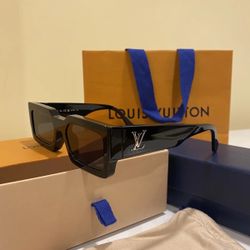 Louis Vuitton Clash Square Bestselling Glasses (great value) receipt photo included