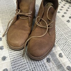 Man Shoes Size 7.5