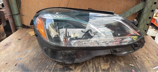 2014 2016 Mercedes ECLASS 350 headlight  XENON right side