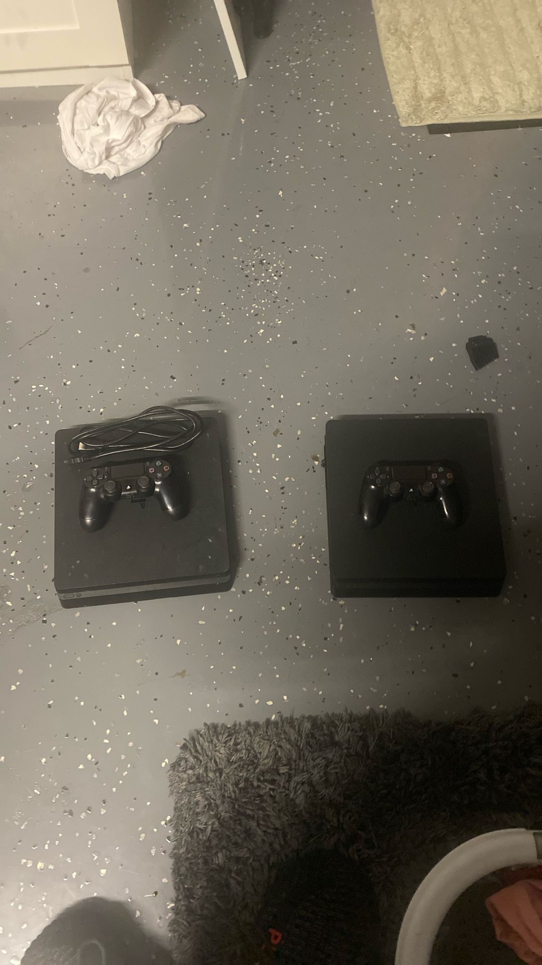 2 PlayStation 4’s