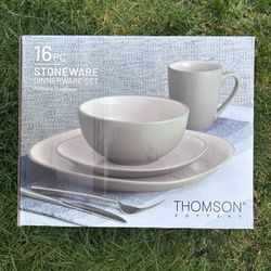 Thomson Pottery Dinnerware Set