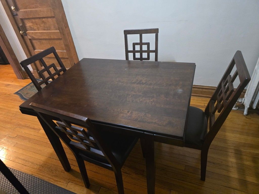 Dining Room Table + 4 Chairs