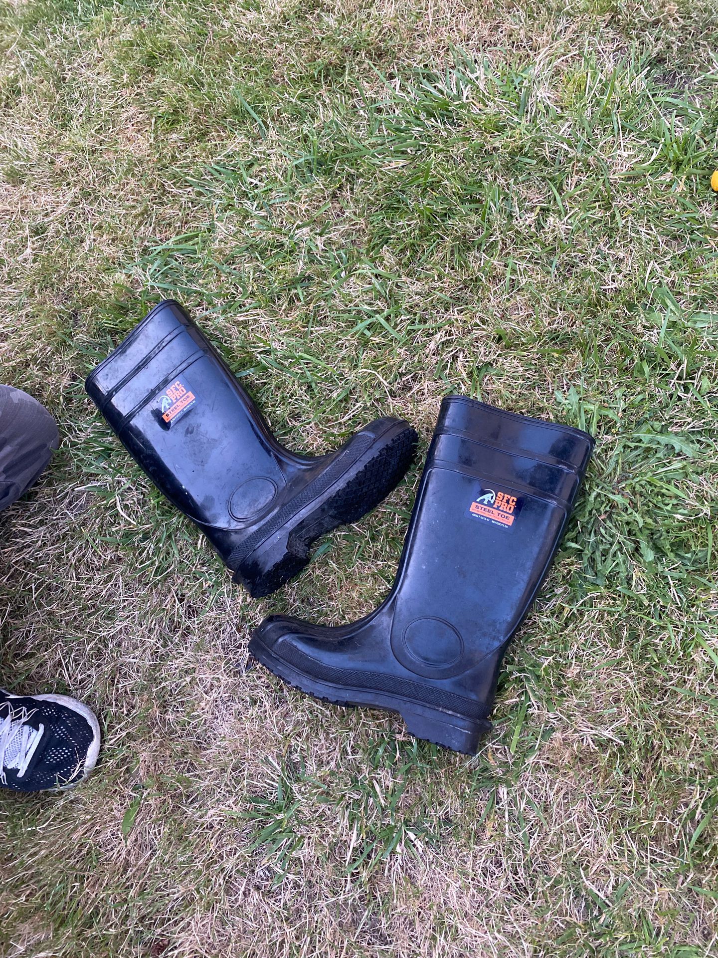 Steel toe rain boot size 8