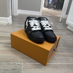 LV Trainer Embossed Monogram - Black