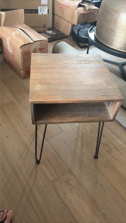 Hairpin Leg Nightstand / Endtable