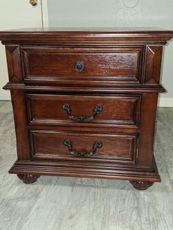 LIKE. NEW BEAUTIFUL NIGHTSTAND $85