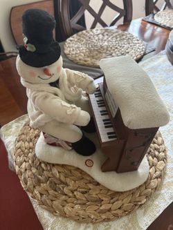 Hallmark 2005 Frosty And piano