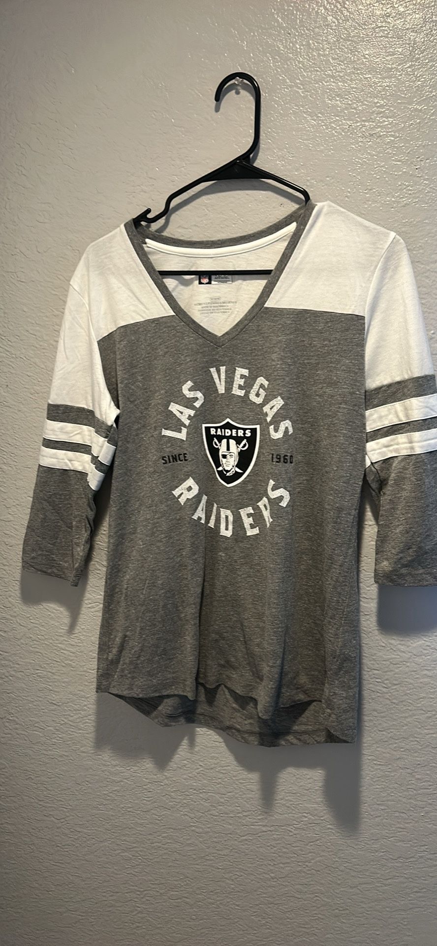 Raiders Women Size Large Shirt