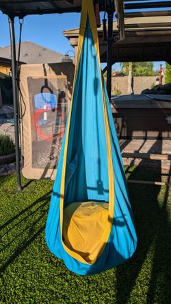 Kids hanging pod