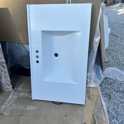 white 37 w x 22 in cultery countertop tick one strong new open box haveone very  little scratch  retail $329 new ntake cash or Zelle we locate in Hesp