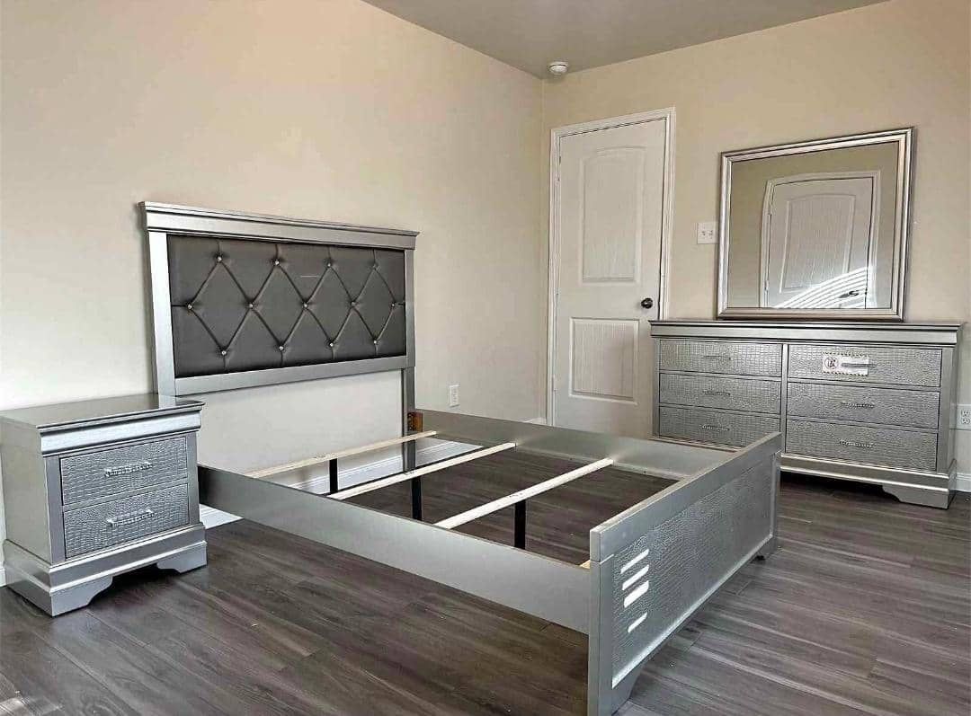 Bedroom Set Queen And King. Downpyment $53. Ask For Price