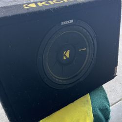 KICKER COMP C Sub 10 Inch Works Good 