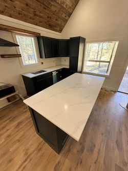 Quartz Countertop/ Natural Stone Counters