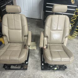07-12 Yukon 2nd Row Captain Chairs