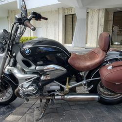 BMW MOTORCYCLE  CLASSIC ONLY 3550 MILES ORIGINAL NEW BATTERY AND SERVICE GREAT TOURING BIKE 