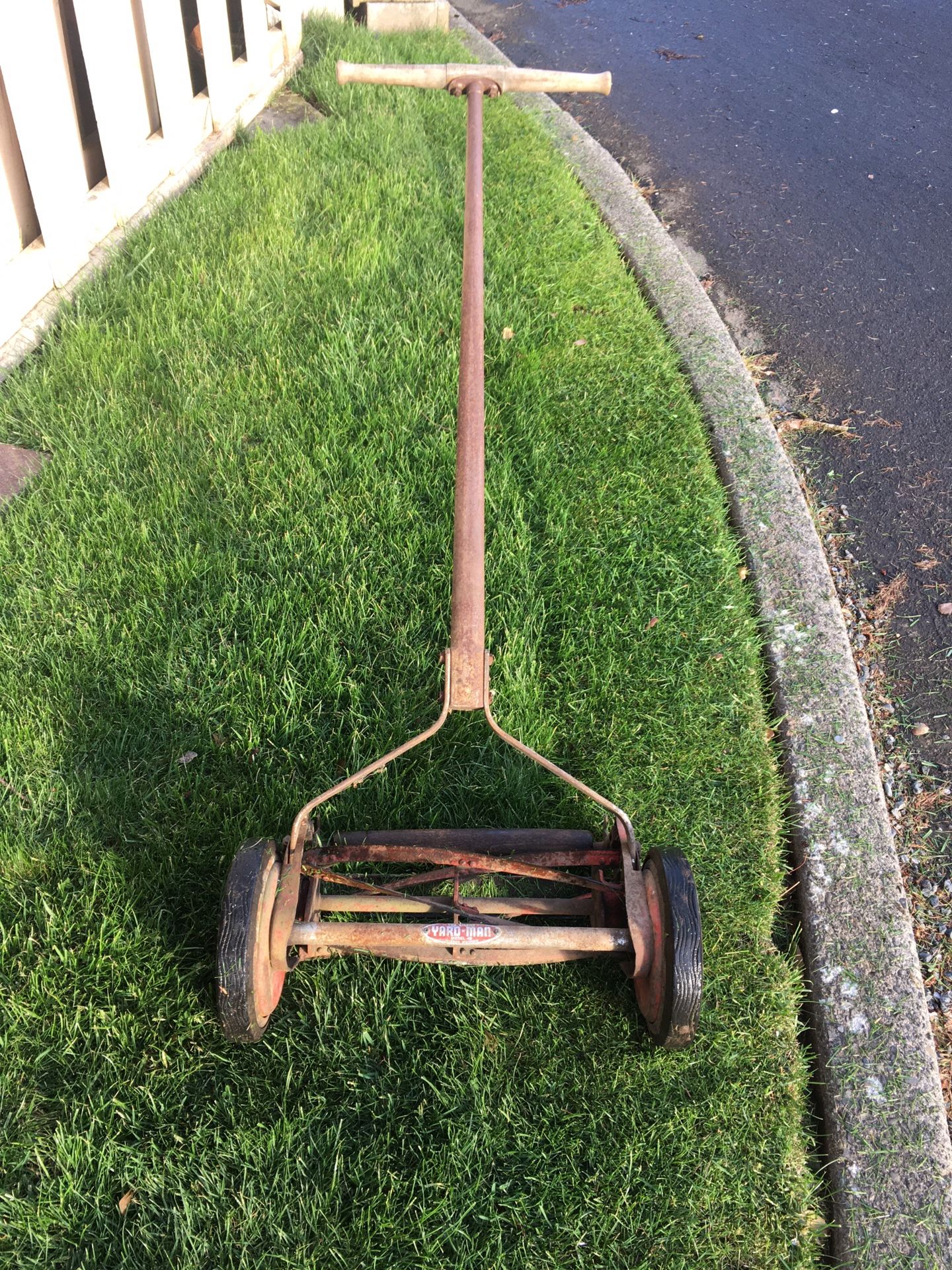 Hi Quality Yardman Retro Lawnmower ..Sharp!