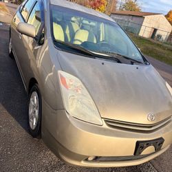 2005 Toyota Prius $3500   236,156 Miles