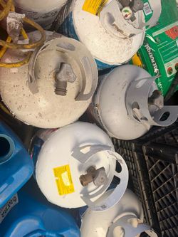 4 propane tanks