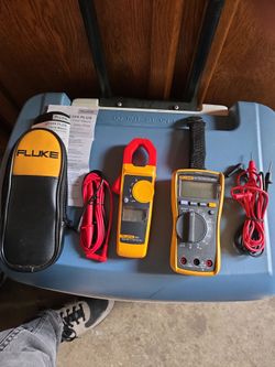 FLUKE 323 Clamp Meter & 117 True RMS Multimeter