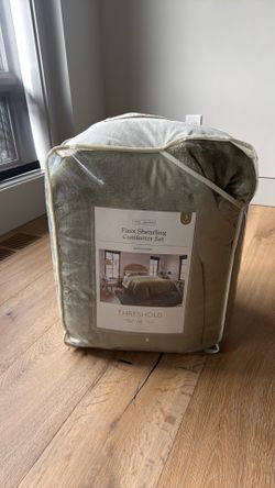 New Full/Queen Comforter 3 piece Set