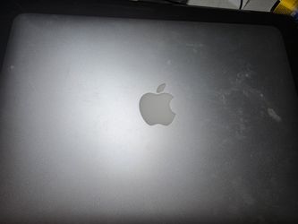 ESTOY VENDIENDO ESTA LAPTO MARCA APPLE MACBOOK AIR 2015 DE 13 PULGADAS LEER VIEN LA DISCRESION ABAJO 👇 POR FABOR 👇 GRACIAS 👇