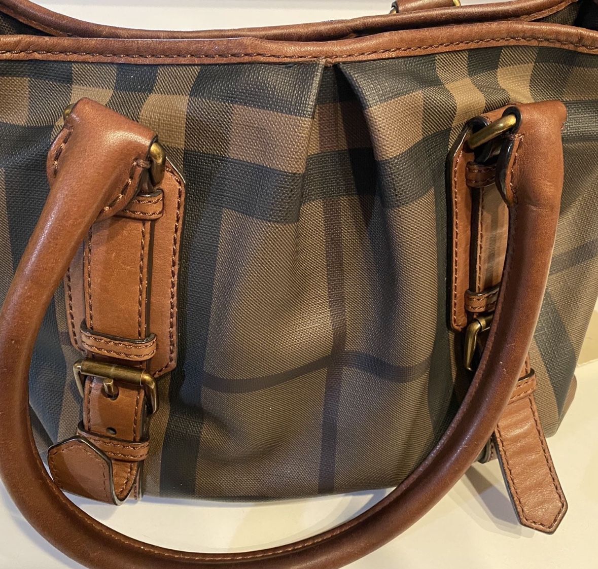Burberry (Authentic) Medium tote (Like NEW)