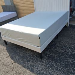 Zinus Mattres 12 Inch Whit Bed Frame Vulvet White 