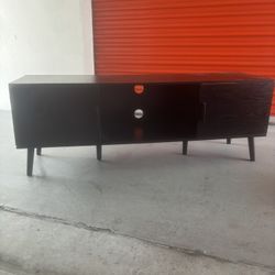 Black wood Tv Stand