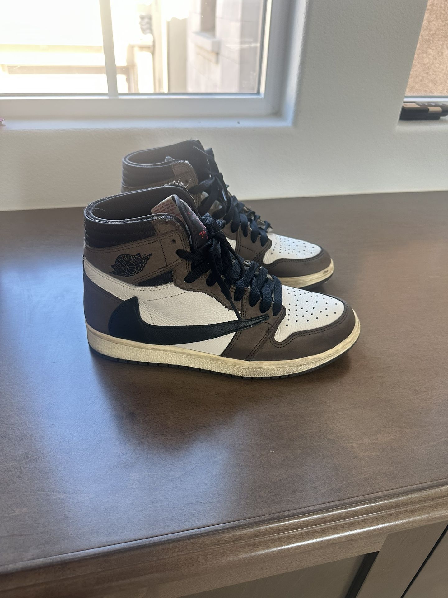 Travis Scott Jordan 1’s Size 7
