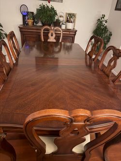 Beautiful Traditional Formal Dining Set - Solid Wood (Table & Chairs)
