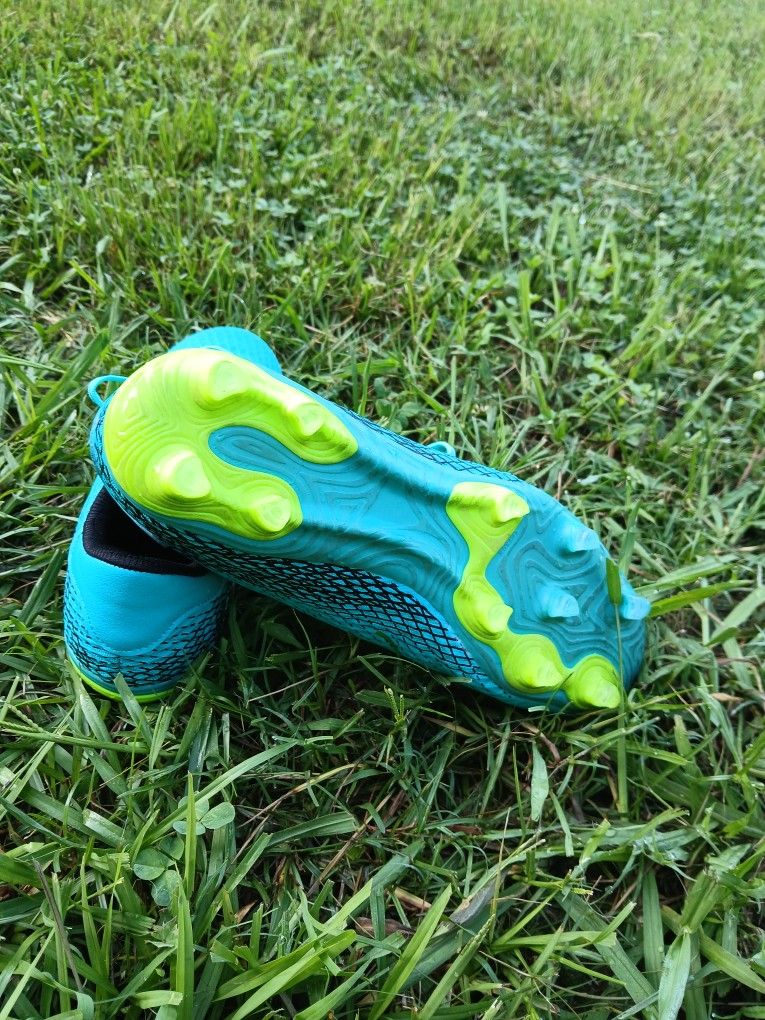 Soccer Shoes Size 7 New
