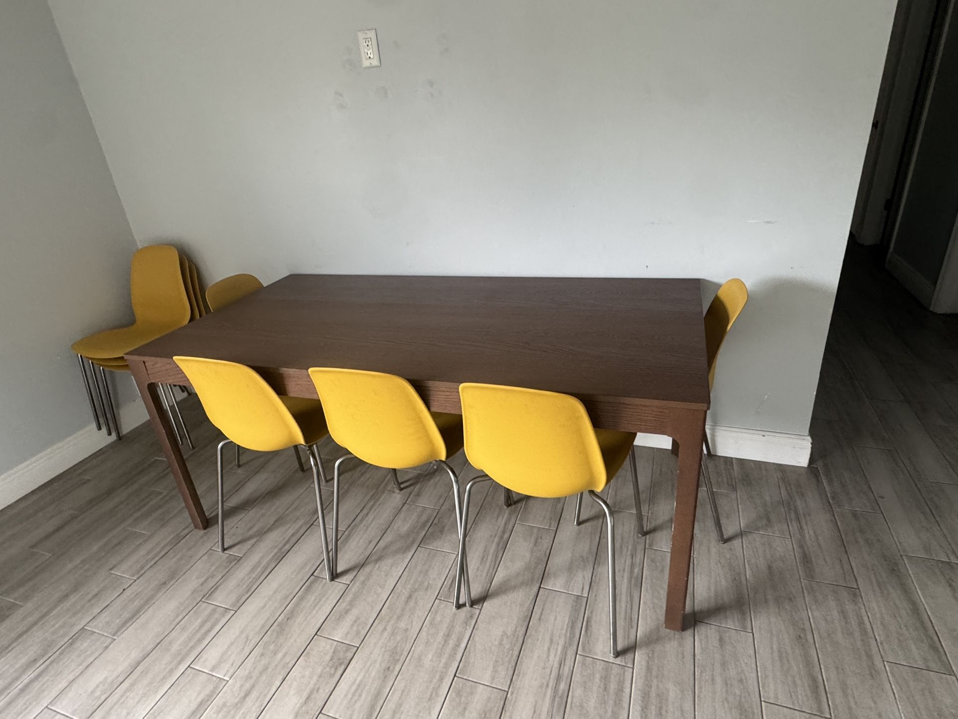 Dining room Table And Chair Set