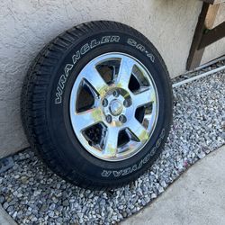 1 OEM JEEP 17 ‘’ Inch Wheel , Tire 245/65/17 