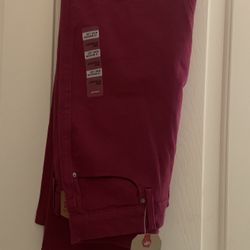 New Women’s Burgandy Levis Jeans Size 10