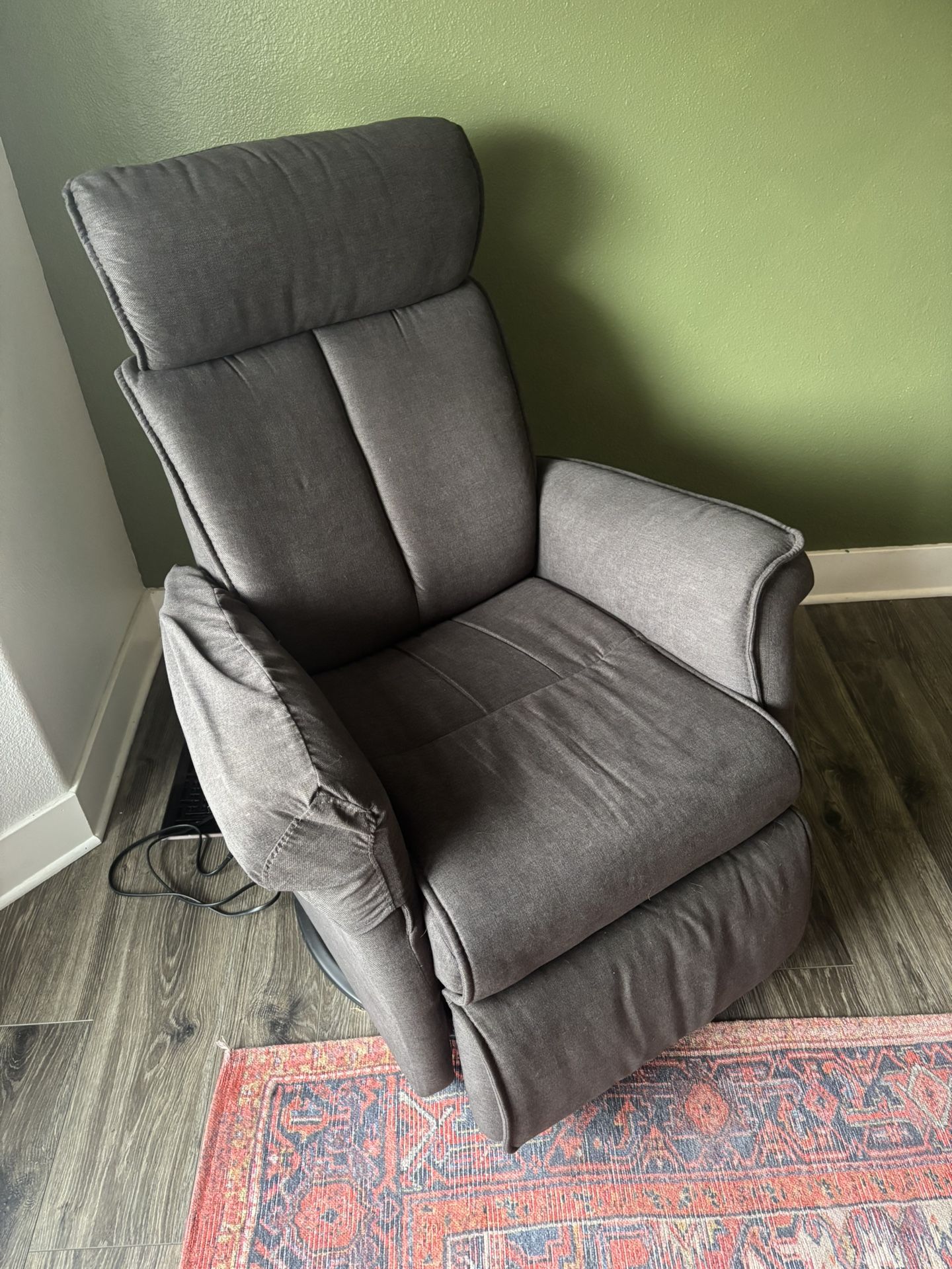 Recliner (Like New)